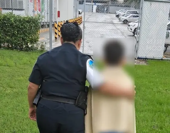 ML | Durante el traslado del menor rescatado.