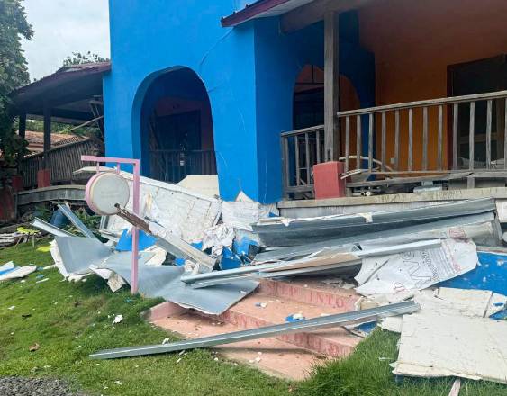 AFP | Un restaurante afectado por el sismo del 9 de octubre en la provincia de Los Santos.