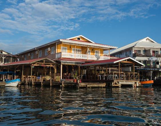 Ministerio de Turismo | Hoteles en Isla Colón.