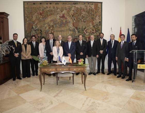 El BEI y Naturgy firman un préstamo de 300 millones de dólares, garantizado por Cesce, para modernizar las redes eléctricas de Panamá