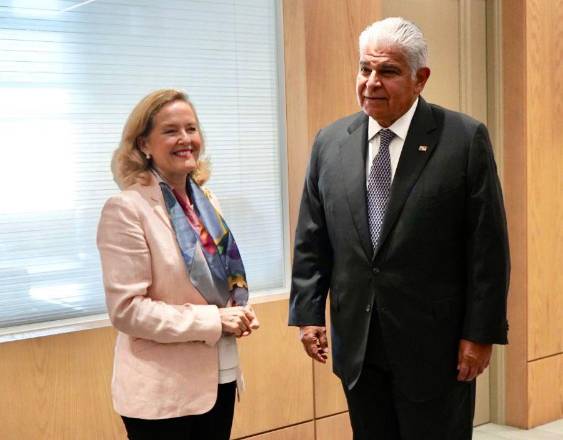 ML | El mandatario José Raúl Mulino y Nadia Calviño, presidenta del Banco Europeo de Inversiones.