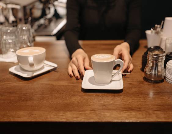 PEXELS | Un café de especialidad servido.