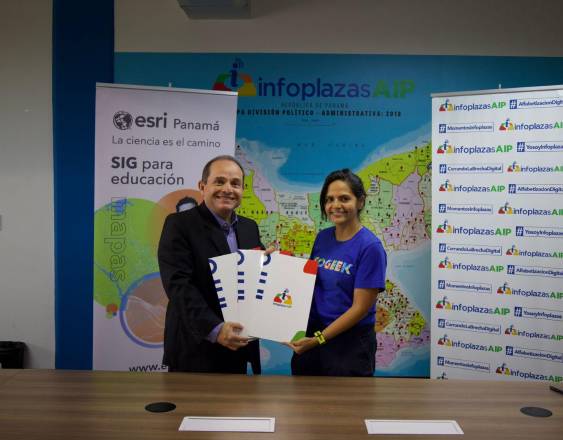 INFOPLAZAS AIP y Esri Panamá firman convenio para impulsar acceso a tecnología geoespacial