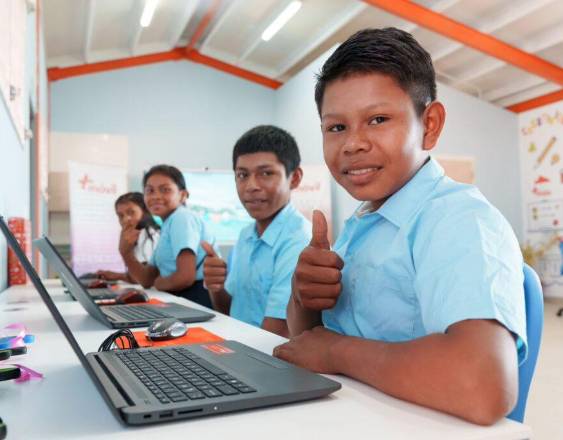 ML | Estudiantes del nuevo Centro de Educación Básica General Piedra de Amolar.