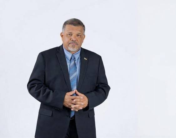 El alcalde de Antón rediseña un plan desde las montañas hasta el litoral