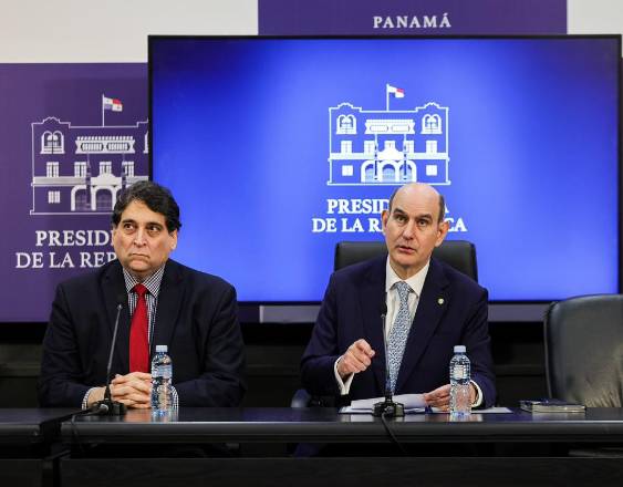 ML | Director de la DGI Camilo Valdés y el ministro Felipe Chapman.