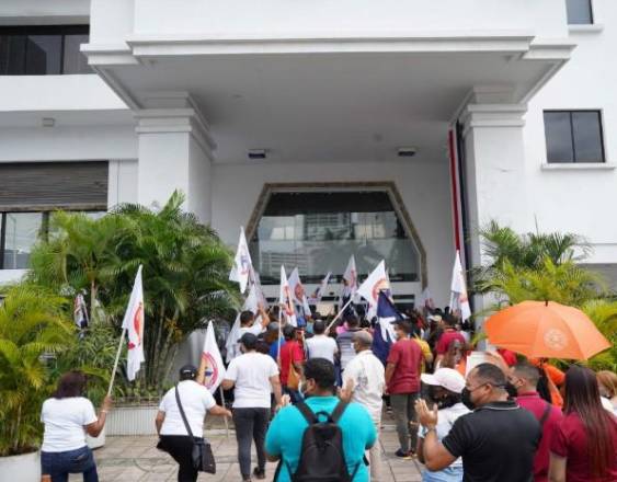 Cortesía | Trabajadores de la Universidad de Panamá en huelga.