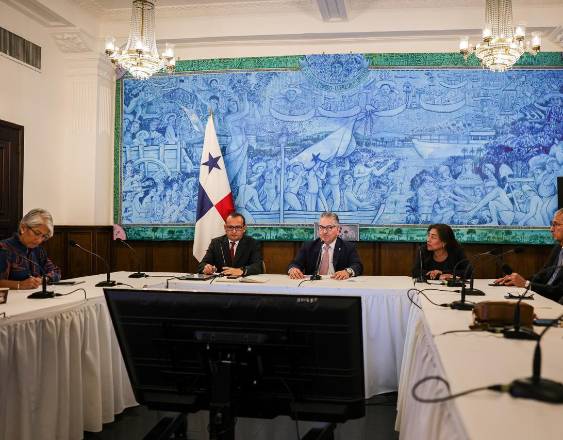 ML | Ministros y viceministros de Estado en reunión.