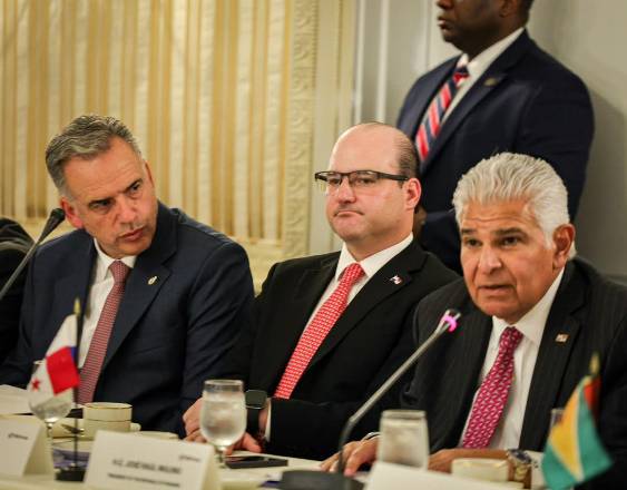 ML | Durante la mesa redonda organizada por el Grupo BID en Nueva York.