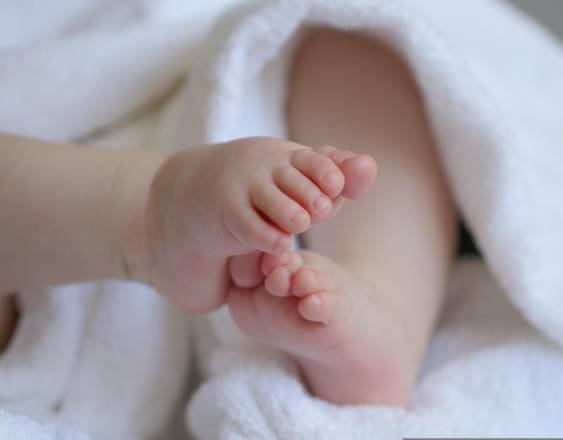Pixabay | Foto ilustrativa de los pies de un bebé.