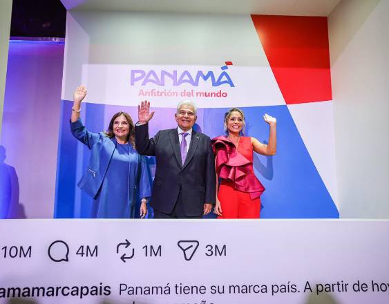 ML | El presidente José Raúl Mulino, la primera dama y la ministra Gloría de León.