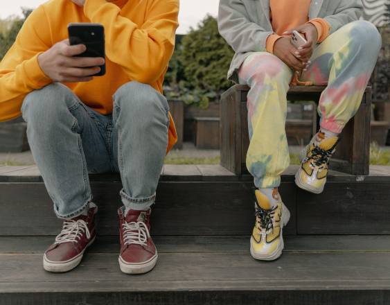 Pexels | Menores usan las redes sociales.