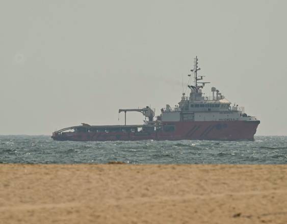 EE.UU. ataca objetivos iraníes tras el cierre del estrecho de Ormuz “hasta nuevo aviso”