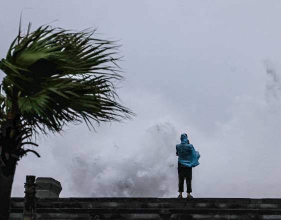 El tifón Bavi golpea China tras la evacuación de casi 2 millones de personas
