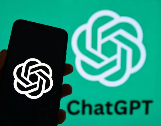 ROMAIN DOUCELIN / Hans Lucas via AFP | Fotomontaje de GPT realizado con inteligencia artificial.