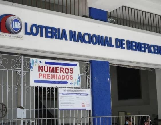 Cortesía | La entrada a una agencia de la Lotería Nacional de Beneficencia.