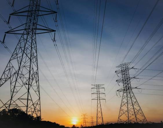 PEXELS | Torres de transmisión de energía eléctrica.