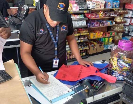Cortesía | Inspectores de la Acodeco durante los operativos.