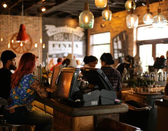 Aumenta el costo de salir a cenar o disfrutar de la vida nocturna