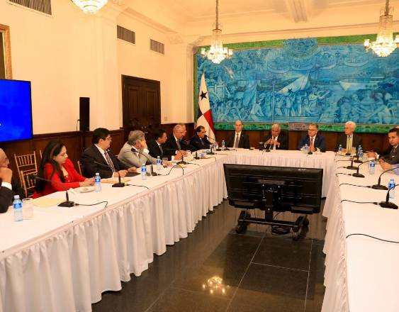 El presidente Mulino se reunió con la bancada panameñista