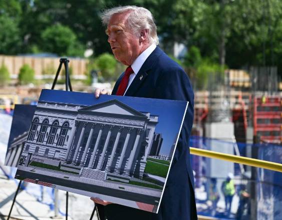 (Photo by Kent NISHIMURA / AFP)
