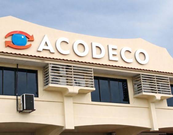 Fallo a favor de consumidor por cláusulas abusivas en contrato de tarjeta de crédito