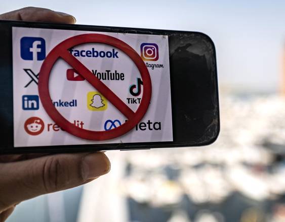 Prohibición del uso de redes sociales a los menores de 15 años.