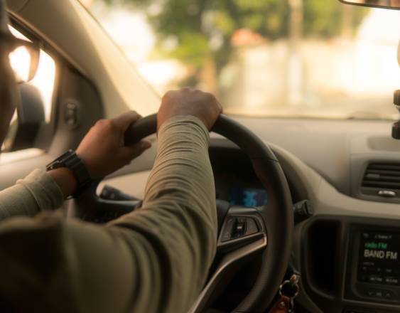 Pixabay | Conductor de vehículo a motor.