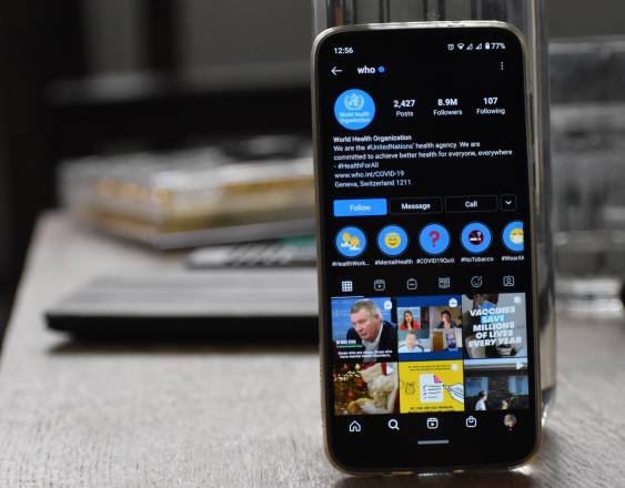 La UE exige a Meta modificar el “diseño adictivo” de Facebook e Instagram