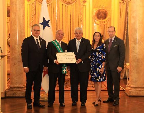 Condecoran a Sergio Abreu con la Orden General José De Fábrega