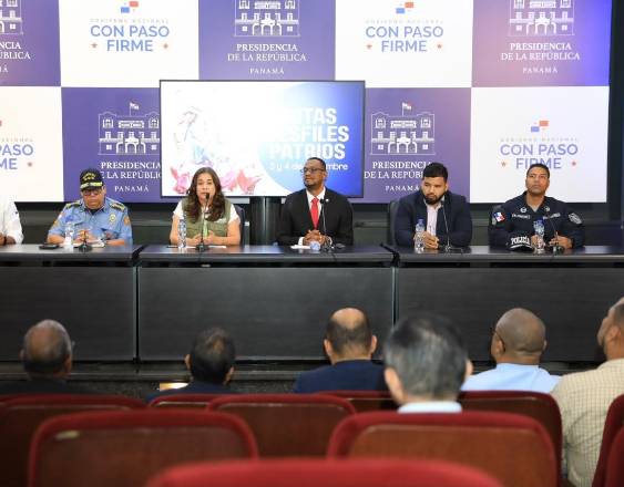 ML | Autoridades durante el anuncio de las rutas del desfile 2026.