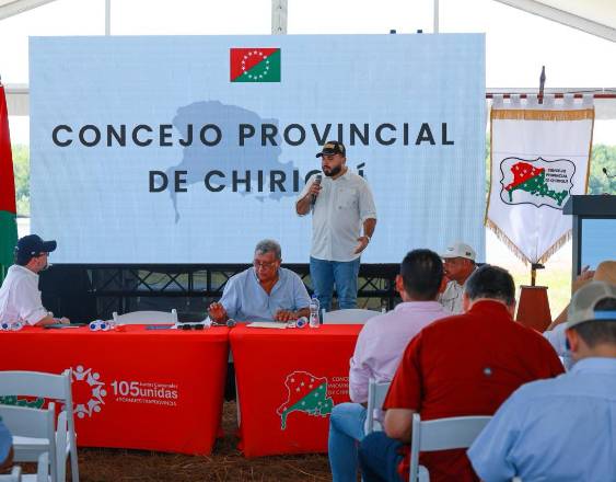 Ministro Moltó conoce los avances del proyecto Puerto Barú