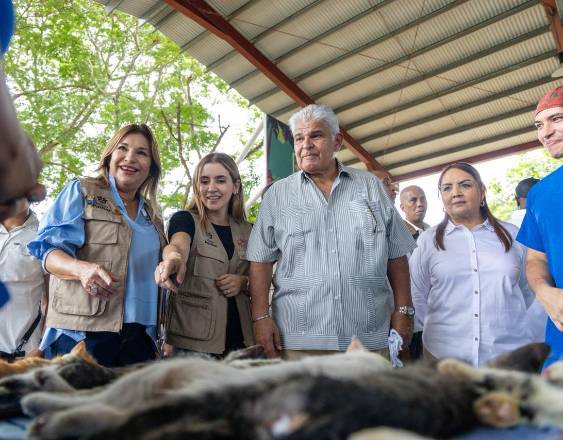 ML | La primera Dama Maricel Cohen de Mulino y el presidente José Raúl Mulino en Coclé.