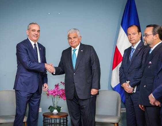 ML | El presidente de Panamá, José Raúl Mulino, con su homólogo de República Dominicana, Luis Abinader.