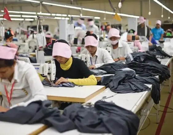 Investigación en Italia por explotación de trabajadores chinos apunta a otros 13 gigantes del lujo