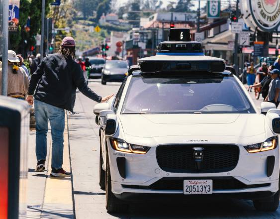 PEXELS | Un taxi automatizado en San Francisco.