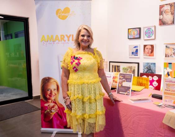 Cortesía | Stella “Pilly” Rodríguez en el lanzamiento de su libro.