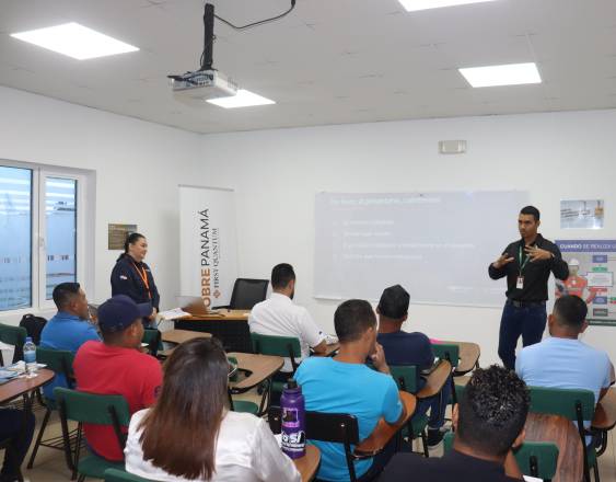 E. GONZÁLEZ | Trabajadores reciben inducción como parte del proceso de ingreso al proyecto minero.