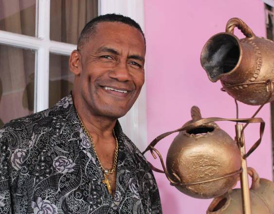 El artista panameño Jaime Ellis.