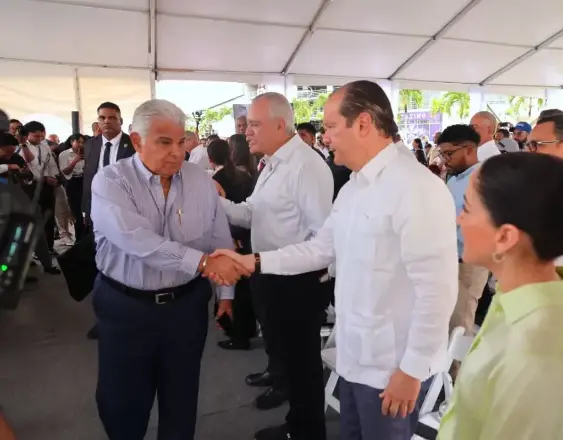 ML | El ministro de Relaciones Exteriores, Javier Martínez-Acha Vásquez, junto al presidente José Raúl Mulino.