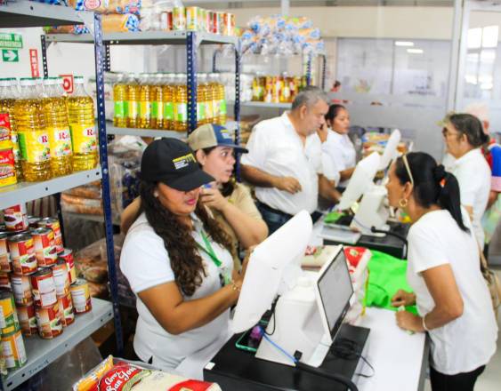 ML | Tienda del Pueblo del IMA, ubicada en la Gran Terminal de Transporte, Aguadulce.