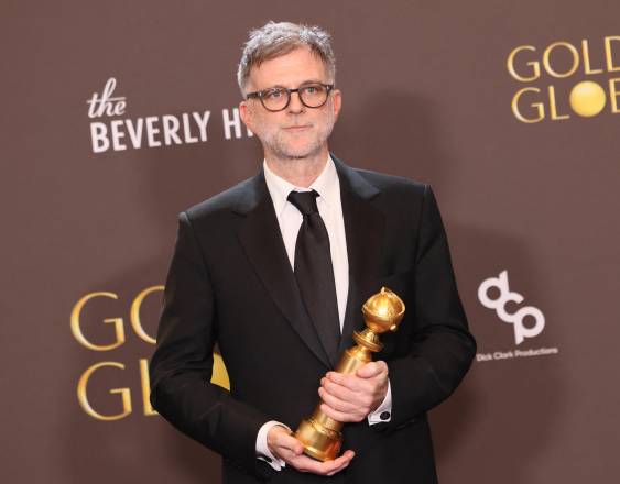 El cineasta estadounidense Paul Thomas Anderson, ganador del premio a la Mejor Película Musical o Comedia por “One Battle After Another”.