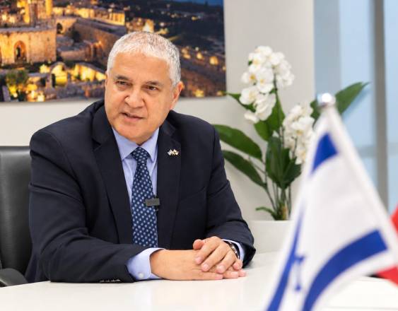 EVELYN GONZÁLEZ | Mattanya Cohen, embajador de Israel en Panamá, reflexiona sobre la masacre terrorista del 7 de octubre de 2023 y sobre las amenazas crecientes sobre el Estado de Israel.