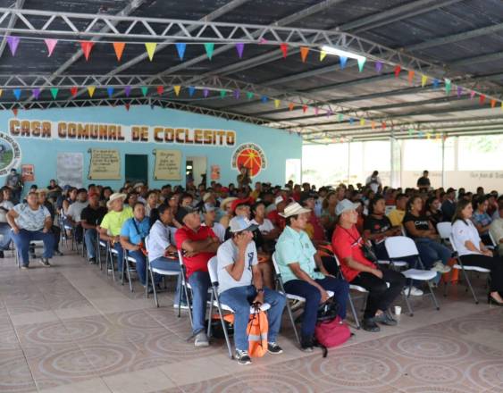 J.ANDRADE | Personas que participaron en la reunión.
