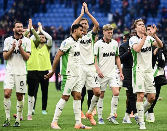 El Milan es líder tras la derrota del Nápoles y a la espera del Inter