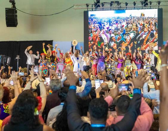 Inicia la Asamblea Internacional de los Testigos de Jehová con 18,000 asistentes