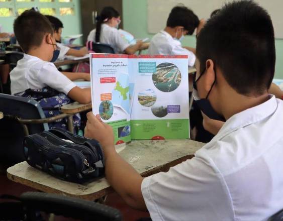 Piden a Mulino vetar los proyectos de actualización de textos escolares y el Sistema Universal de Créditos Académicos