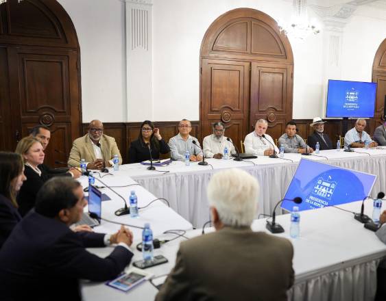 Gobierno y transportistas acordaron no subir las tarifas