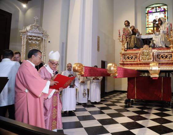 Bendicen imágenes de la Última Cena para la procesión de Semana Santa