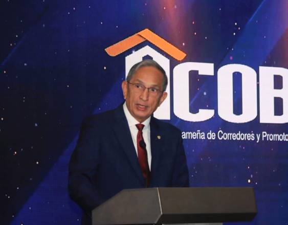 Cortesía | El ministro de Vivienda, Jaime A. Jované durante ACOBIR.